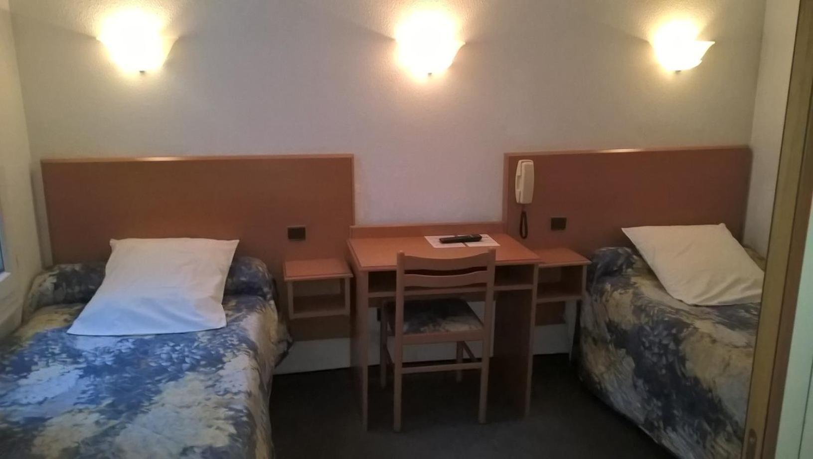 Hotel Compostelle Lourdes Exteriör bild