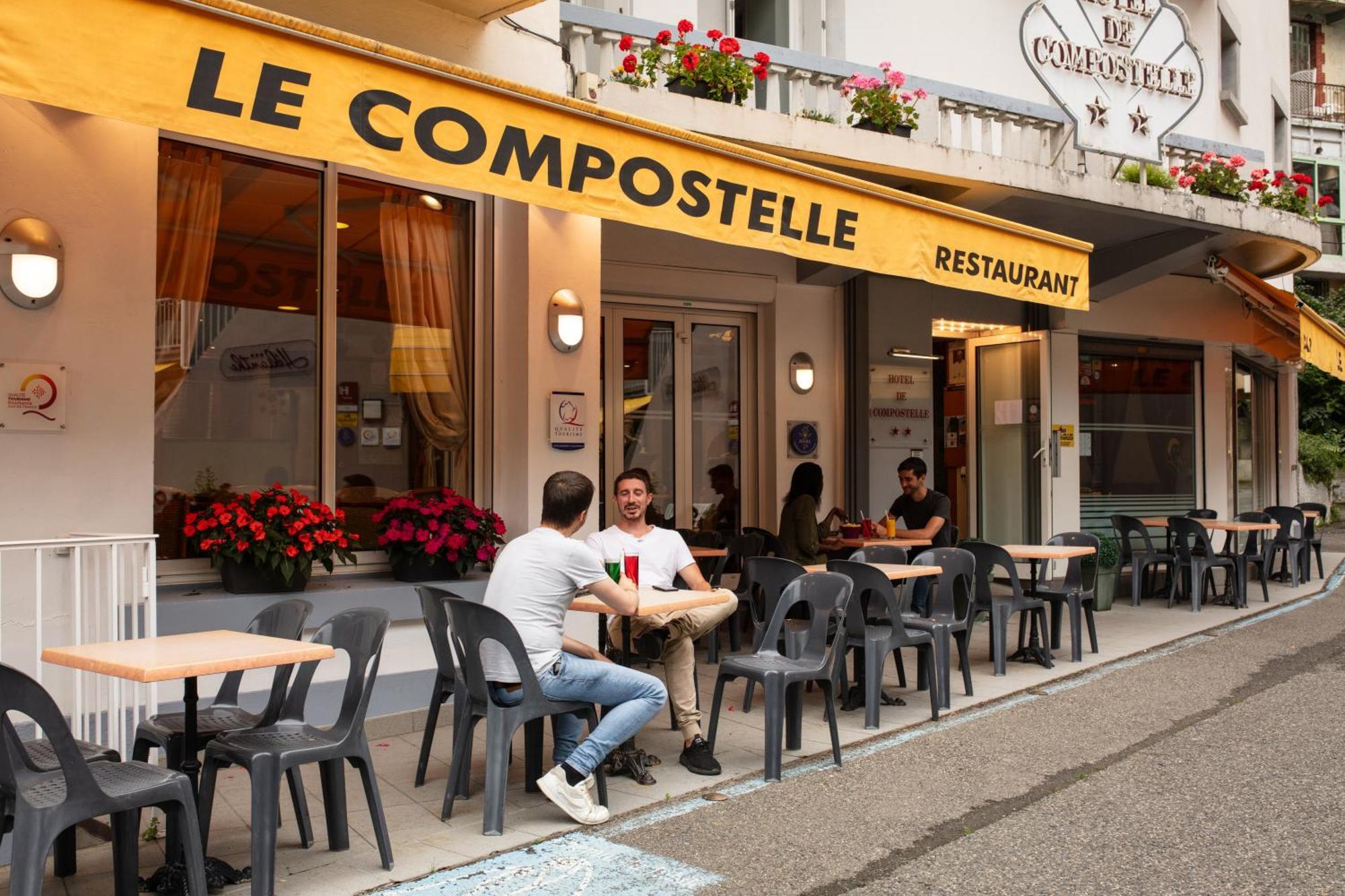 Hotel Compostelle Lourdes Exteriör bild