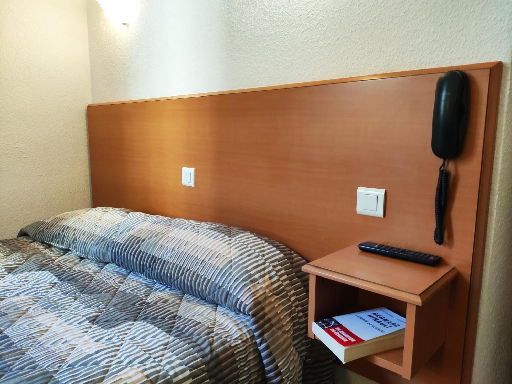 Hotel Compostelle Lourdes Exteriör bild