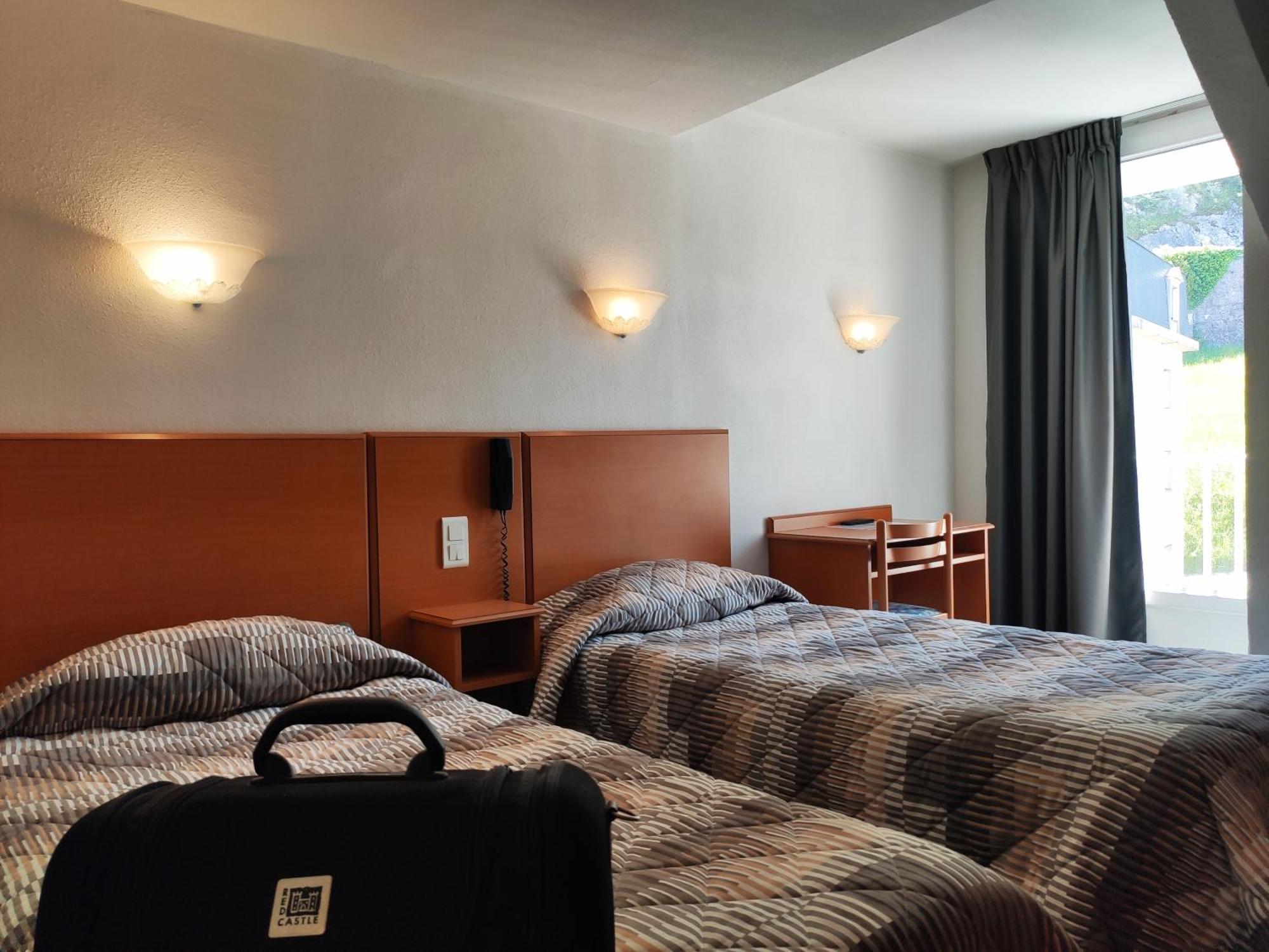 Hotel Compostelle Lourdes Exteriör bild