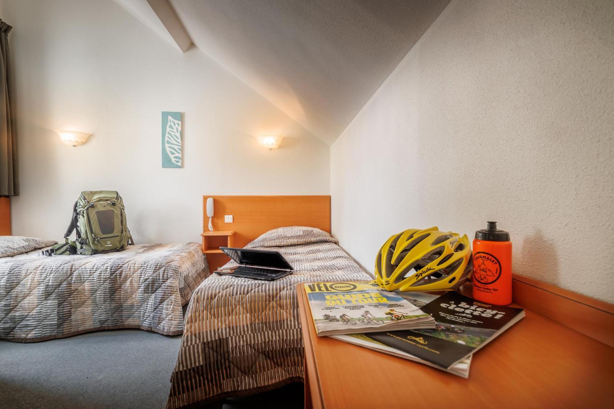 Hotel Compostelle Lourdes Exteriör bild