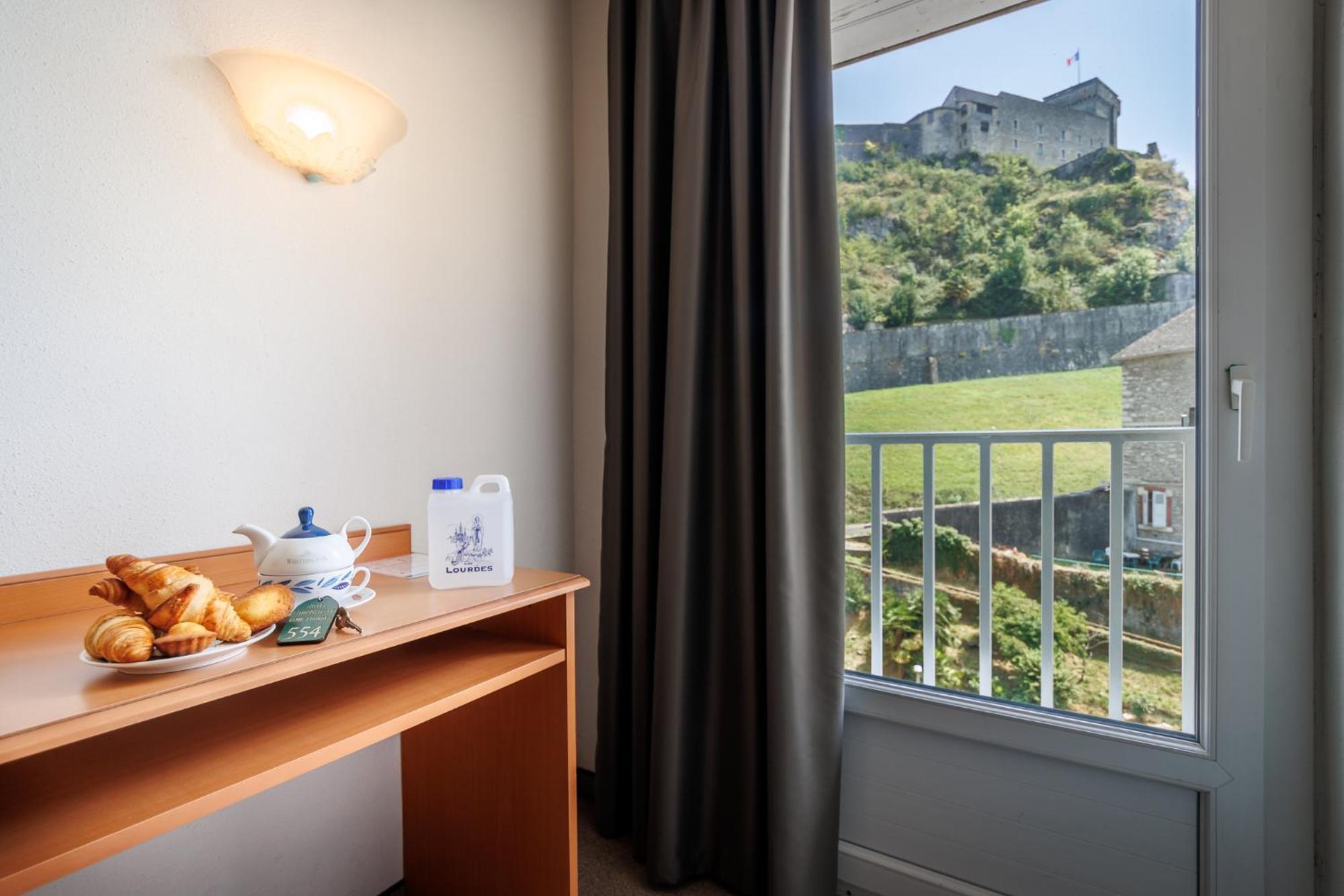 Hotel Compostelle Lourdes Exteriör bild