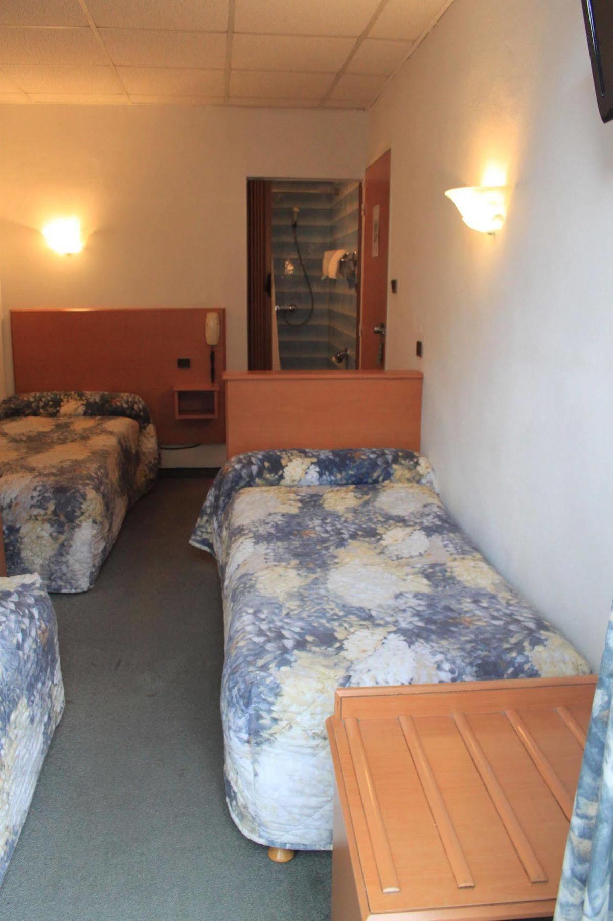 Hotel Compostelle Lourdes Exteriör bild