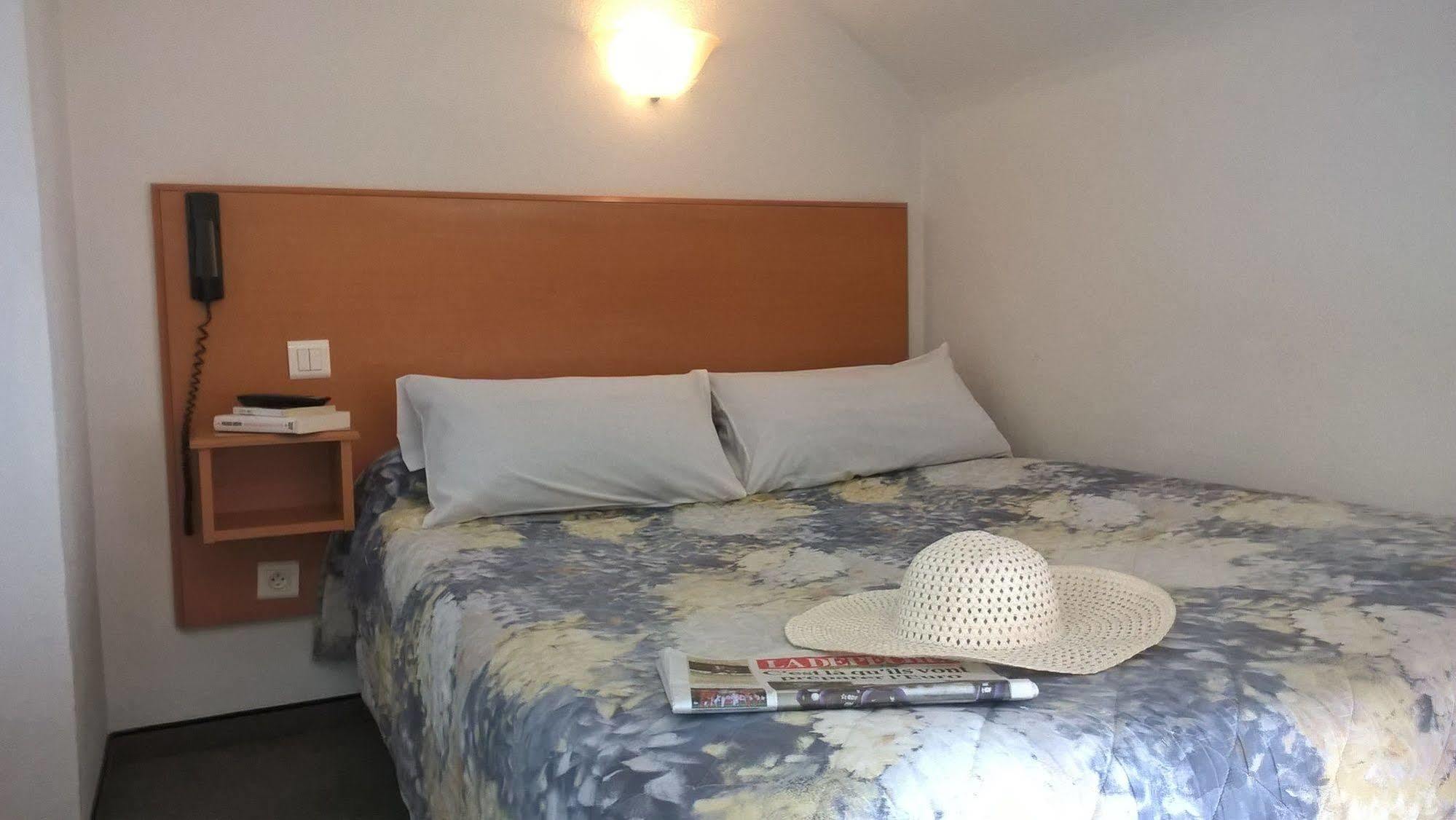 Hotel Compostelle Lourdes Exteriör bild
